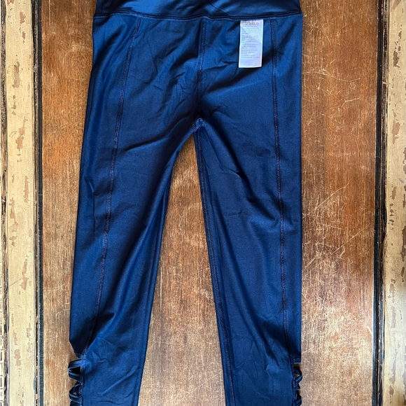 NWOT TA Tracy Anderson G.I.L.I. Petite Leggings Cutout - Picture 7 of 9